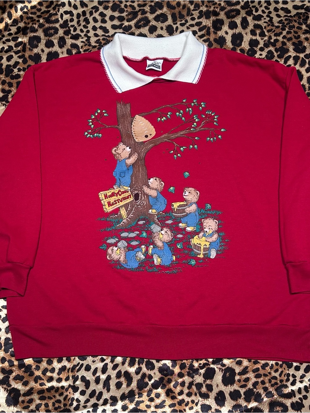 Vintage Basic Edition Honey Bear Printed Collared Crewneck Sweatshirt